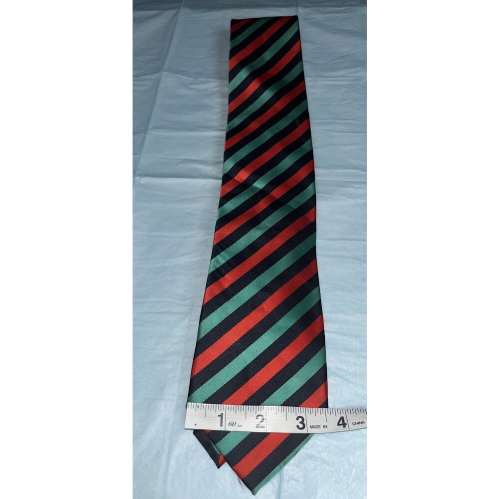 MenZ GGG Men’s Neck Tie. 63” 3 1/2” Made In China Black Red Green Striped